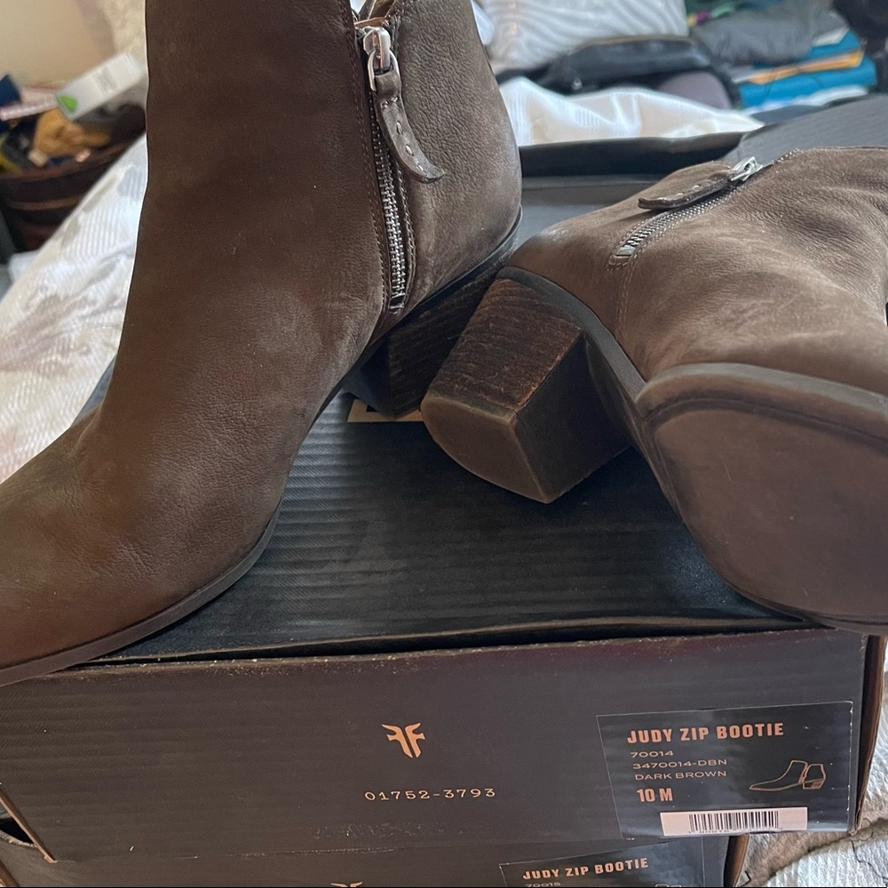 FRYE; Judy Zip Bootie dark brown 10M